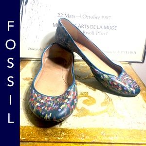 SZ 6- FOSSIL BLUE SPECKLED COLORS FLATS